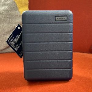 AWAY Travel Kit (United Polaris)